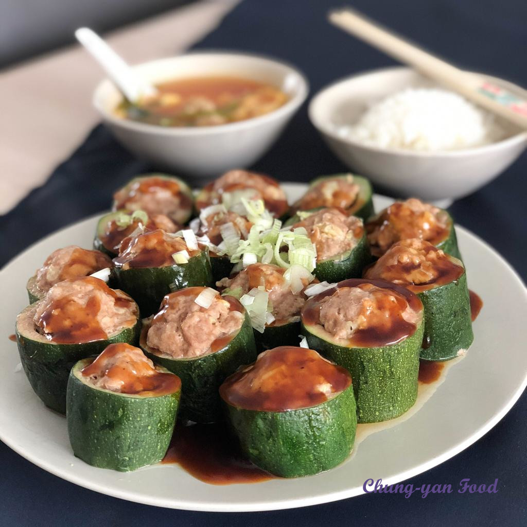 Courgettes farcies au porc à la vapeur